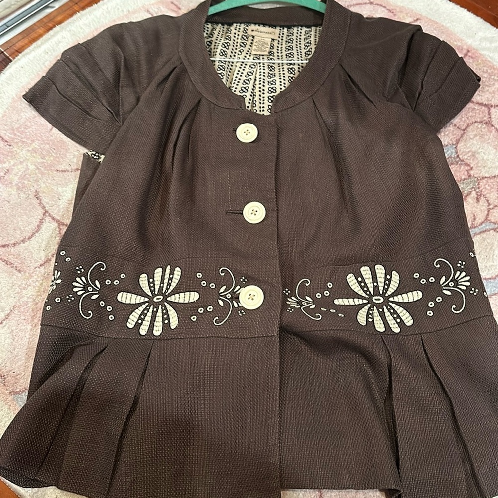 Brown blouse w/ floral embroidery